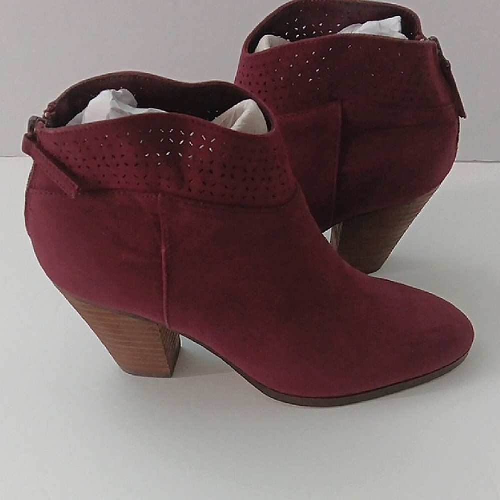 Violet & Red Women's Burgundy Ankle‎ Boots Jackson Lazer Cut Topline Bootie